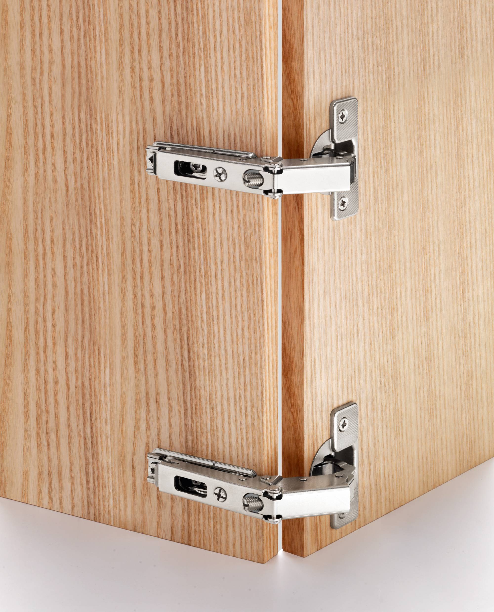 Salice-Hinge-for-corner-cabinets_01